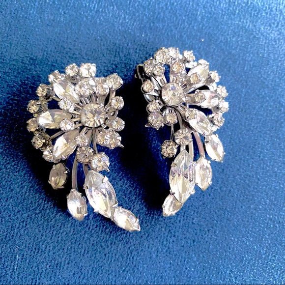 Vintage Jewelry - Vintage Rhinestone Clip On Earrings